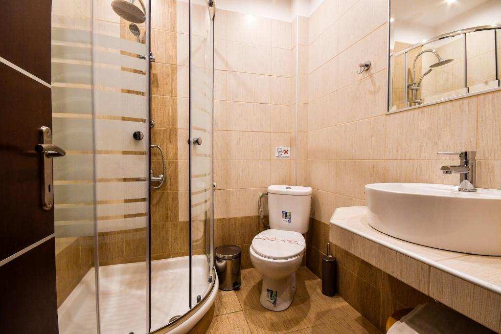 Koupelna v ubytování Avra Hotel
