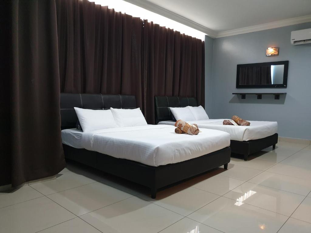 En eller flere senge i et værelse på Ghazrins Hotel Dataran Larkin