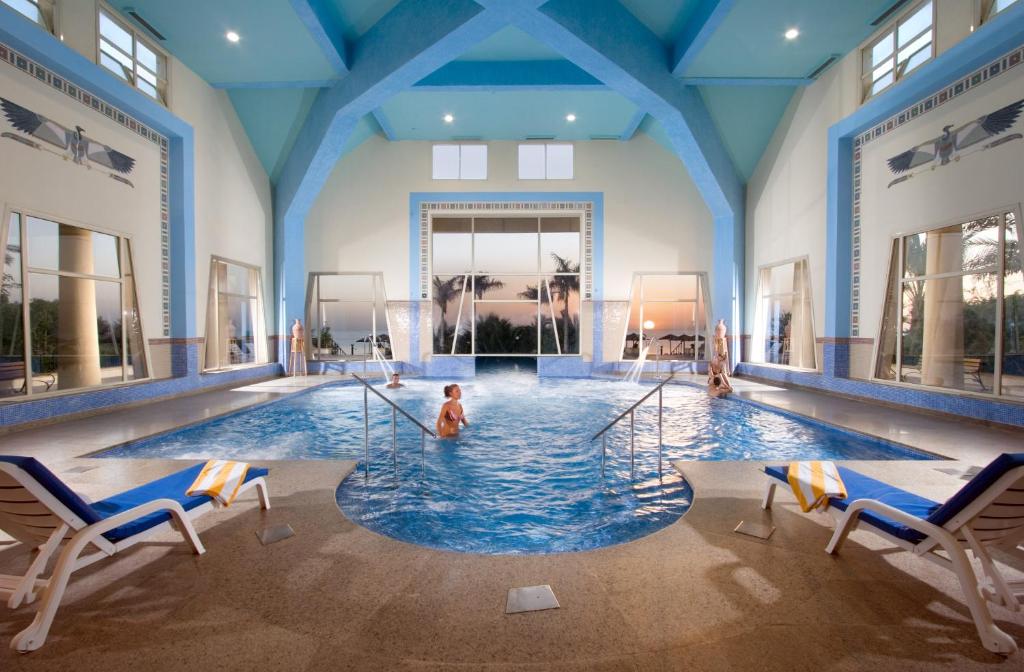 Bazén v ubytování Stella Di Mare Grand Hotel nebo v jeho okolí