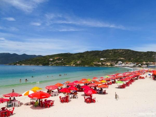 Imagen de la galería de Tardeli Suite dos anjos com sacada, en Arraial do Cabo