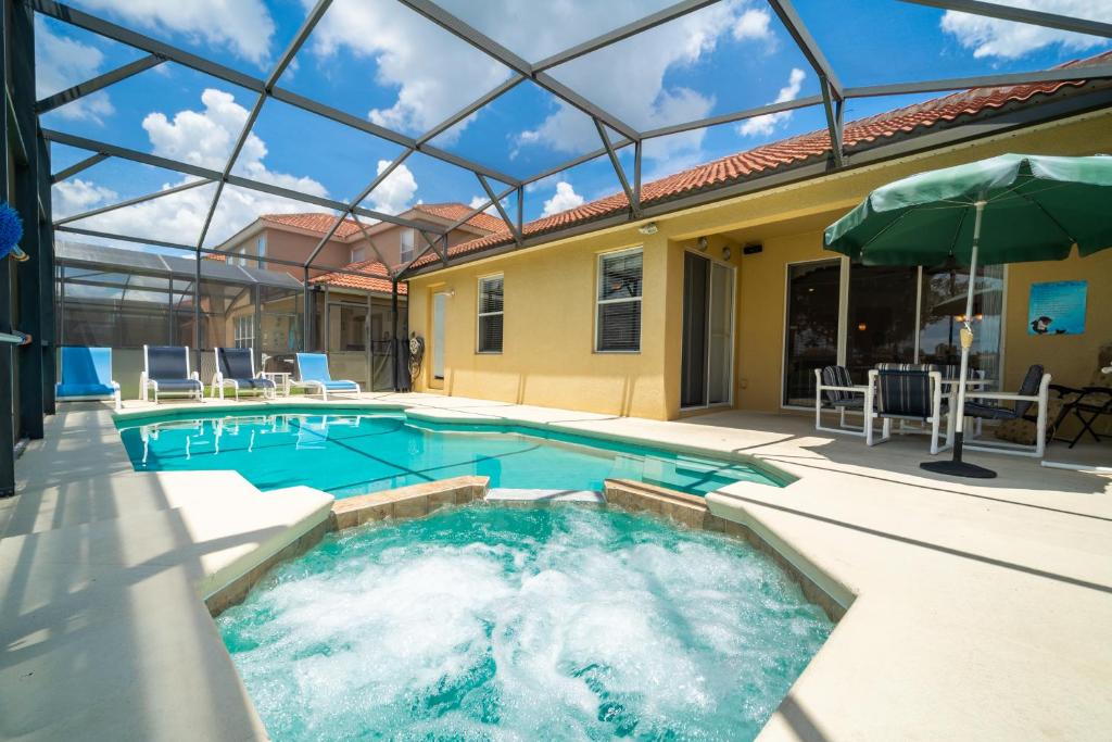 Bella Vida Resort Luxury Pool Home Game Room View!, Kissimmee, USA