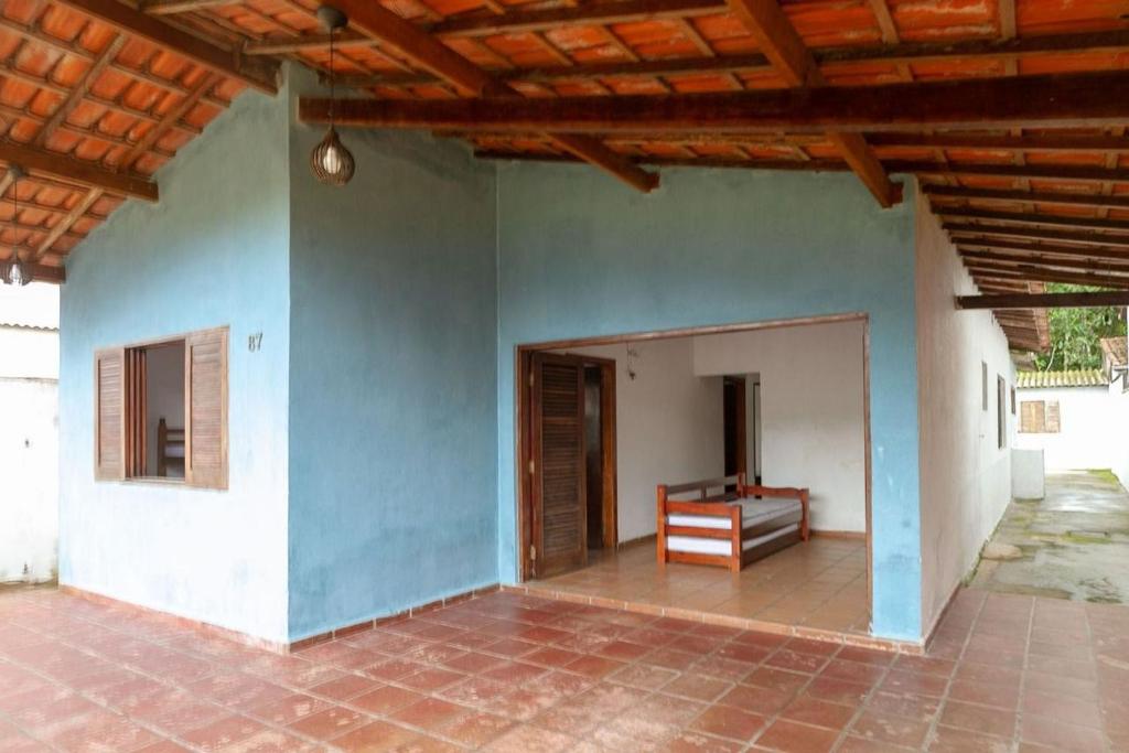  Casa grande 03 quartos com churrasqueira e internet