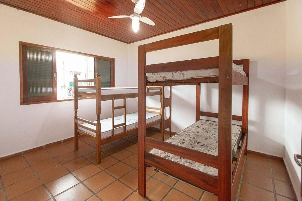  Casa grande 03 quartos com churrasqueira e internet