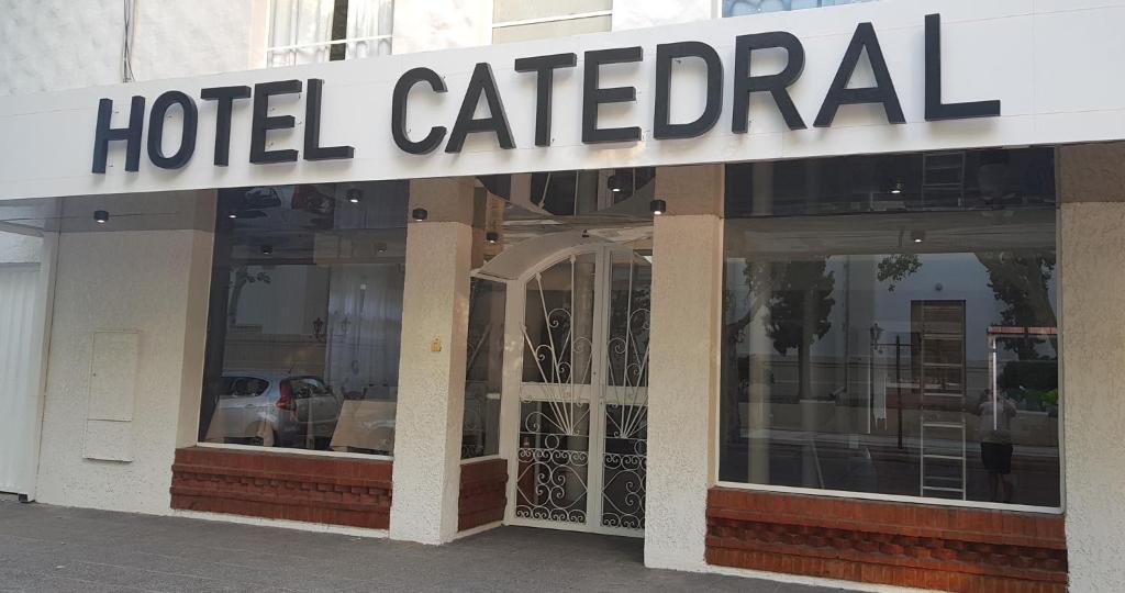 a hotel cafeteria sign on the side of a building at Hotel Catedral San Rafael in San Rafael