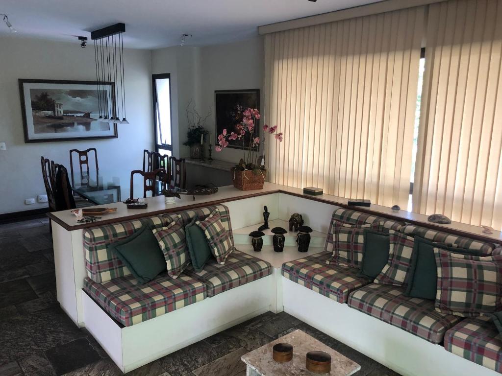  Pitangueiras Exclusivo com Piscina na Sacada