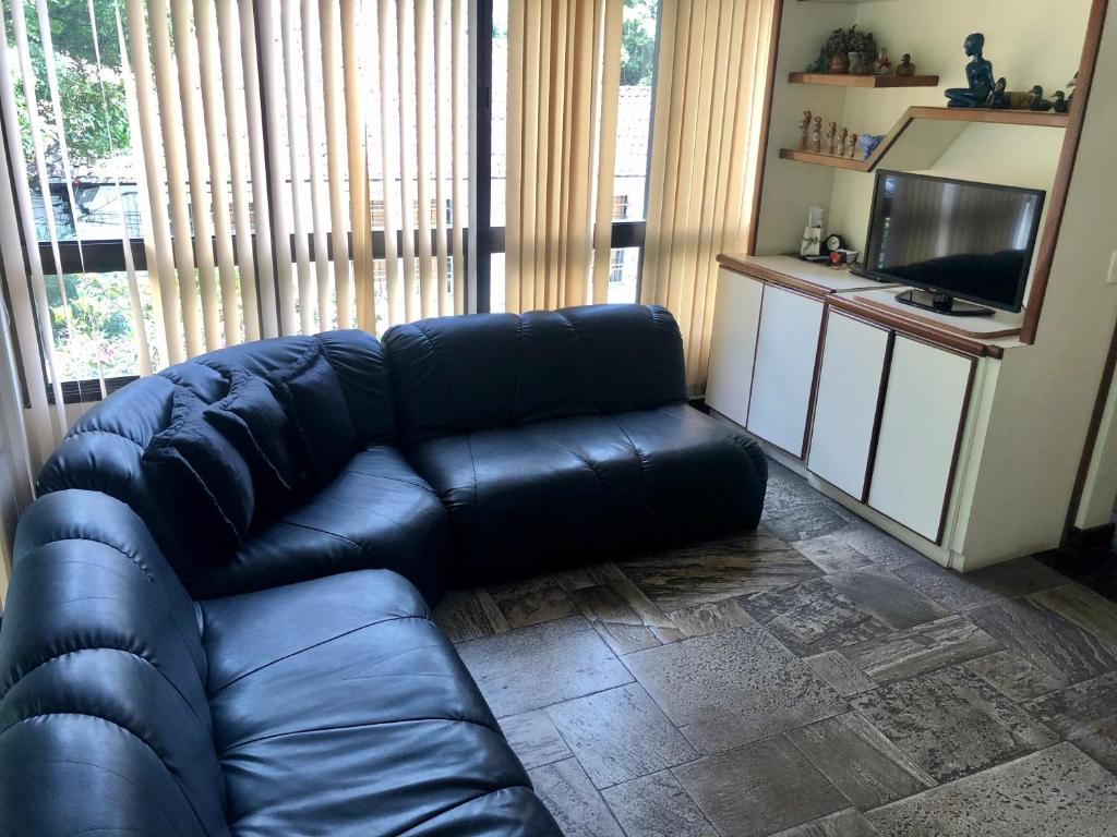  Pitangueiras Exclusivo com Piscina na Sacada