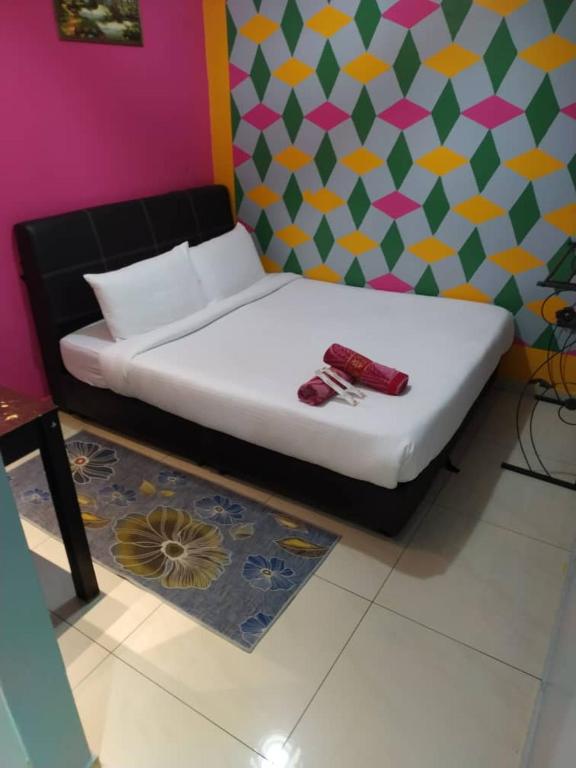 Postel nebo postele na pokoji v ubytování Ghazrins Hotel Dataran Larkin