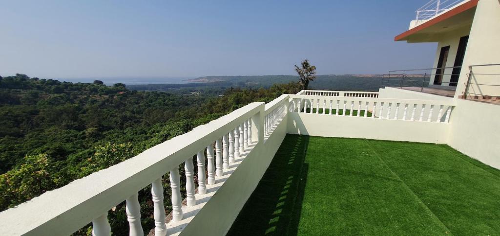 Balkón nebo terasa v ubytování Mango Valley Resort Ganpatipule