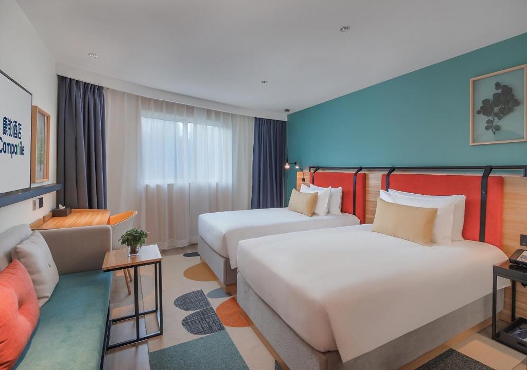 Postel nebo postele na pokoji v ubytování Campanile Shanghai Bund Hotel