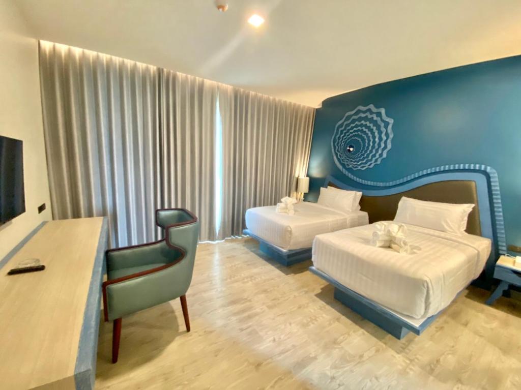 Postel nebo postele na pokoji v ubytování Elmas Cha Am Design Hotel
