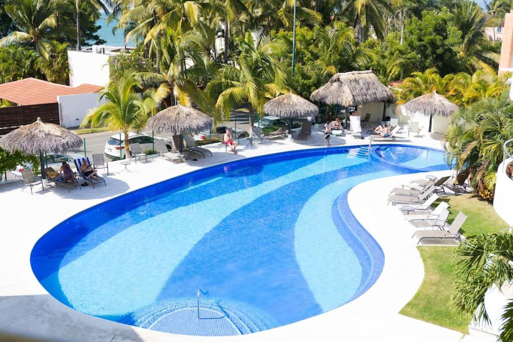 Bazén v ubytování Luxurious Penthouse, breathtaking beach view!!! nebo v jeho okolí