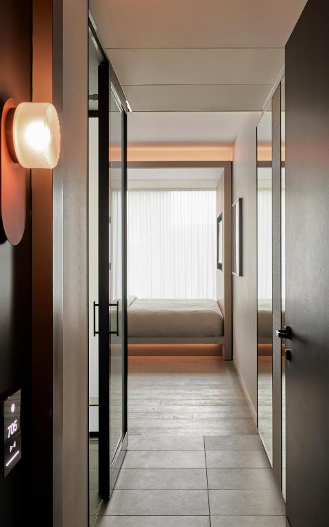 Little National Hotel Sydney - Resim 9