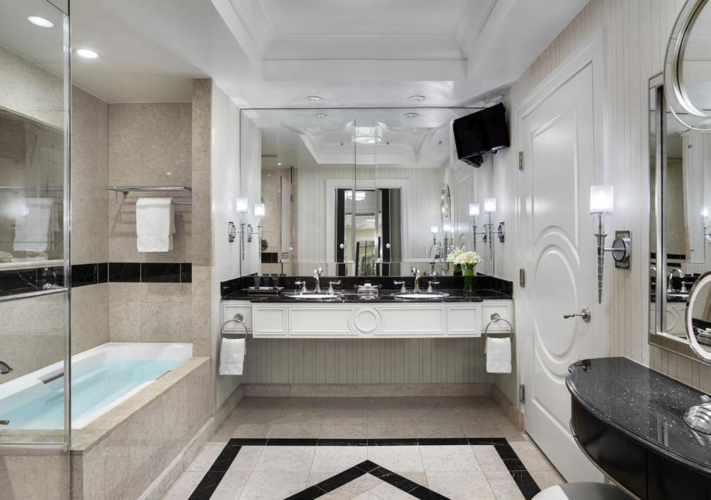 The Palazzo at The Venetian® - Palazzo Luxury Two Queen City View Suite