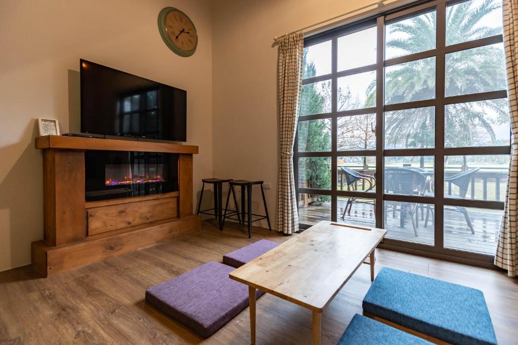 TV a/nebo společenská místnost v ubytování Forest B&B