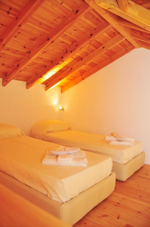 Łóżko lub łóżka w pokoju w obiekcie Kleopatra Villas - Seaside Suites
