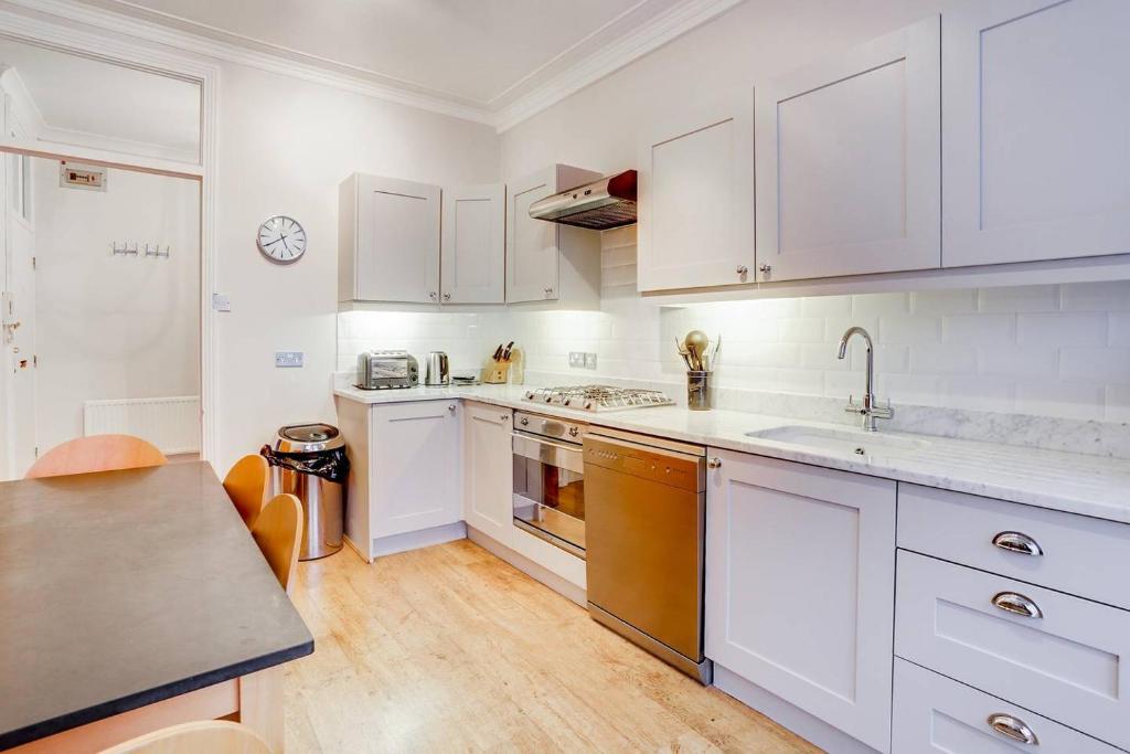 GuestReady - Fulham large 1 bed flat in charming building