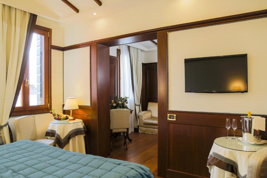 Postel nebo postele na pokoji v ubytování Hotel Bucintoro