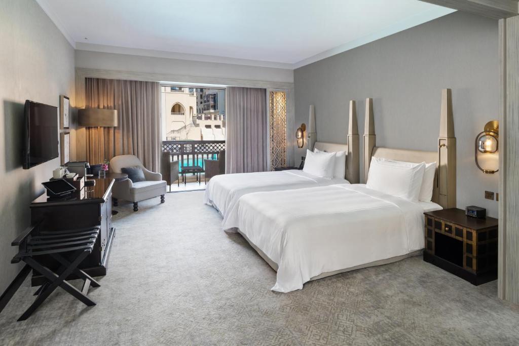 
Palace Lake View Room
