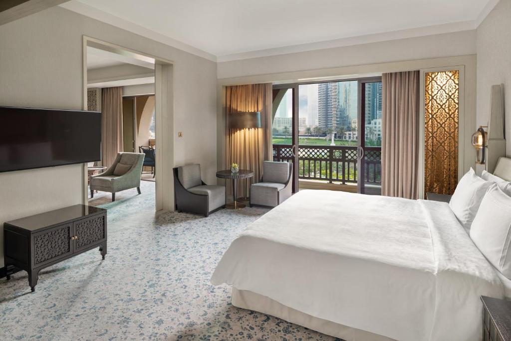 
Diplomatic Suite with Lake View
