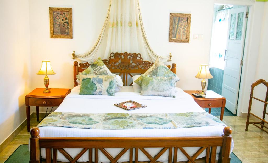 Postel nebo postele na pokoji v ubytování Manor House-Kandy