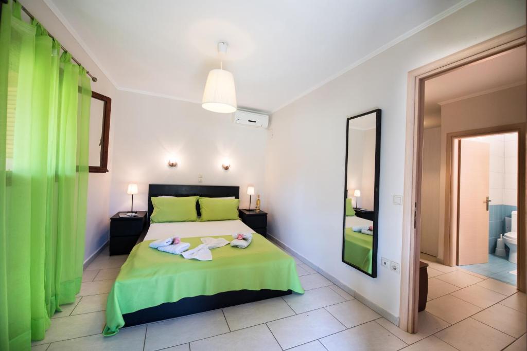 A bed or beds in a room at Villagio