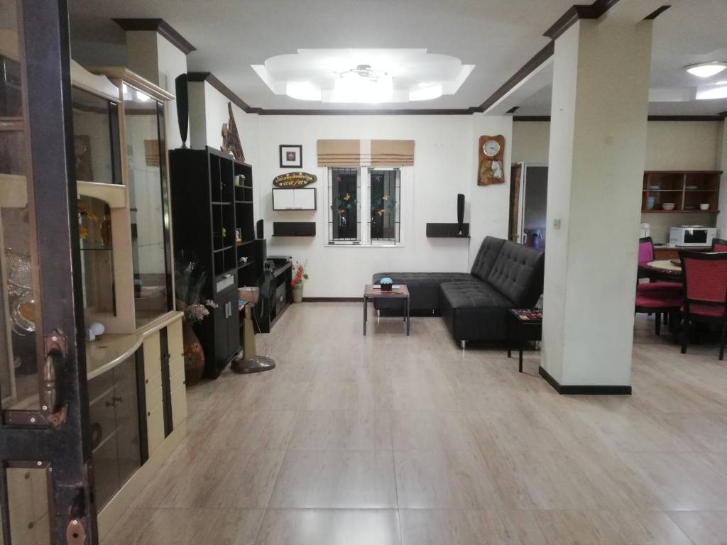 TV a/nebo společenská místnost v ubytování Poolvilla Armthong Home