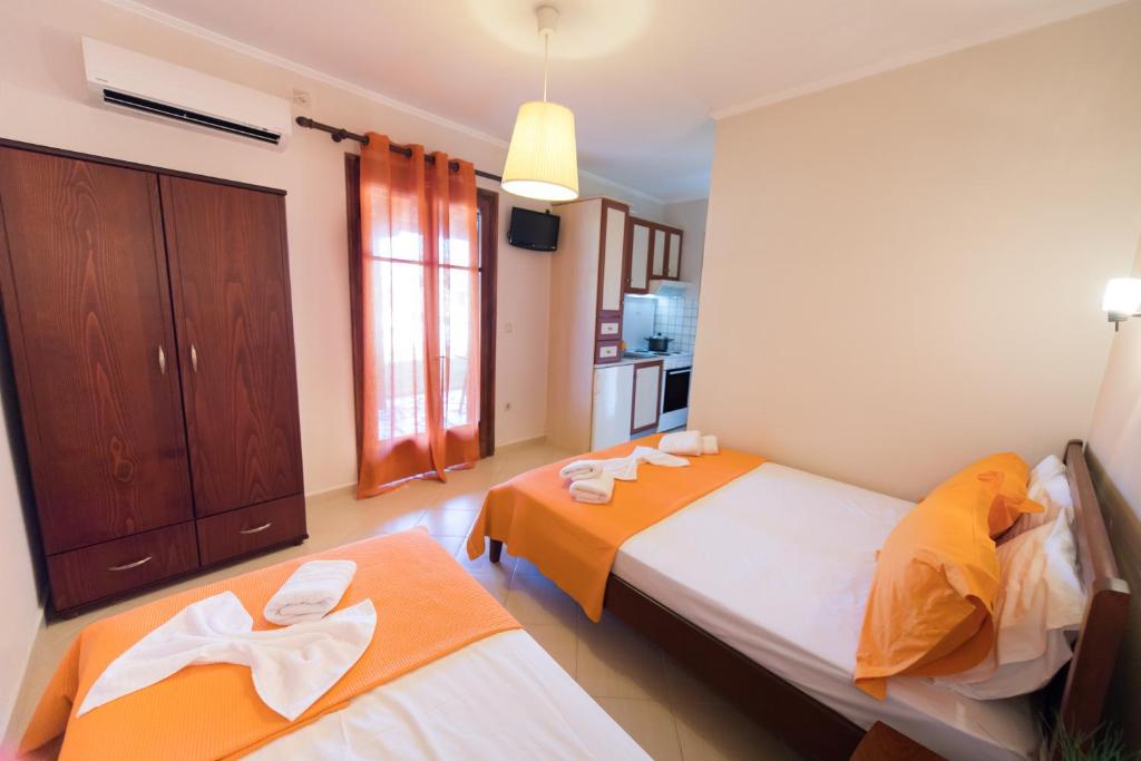 A bed or beds in a room at Villagio