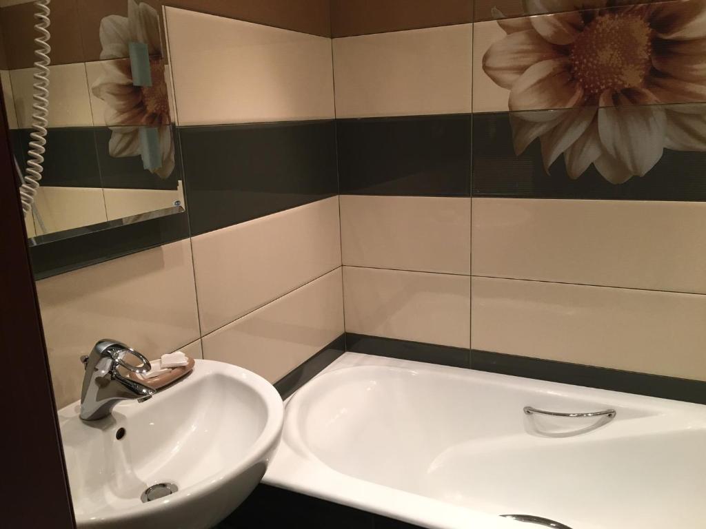 Ein Badezimmer in der Unterkunft Druzhba hotel and restaurant