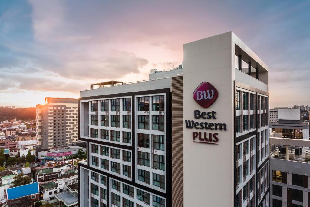 a building with the best western plus sign on it at Best Western Plus Jeonju in Jeonju