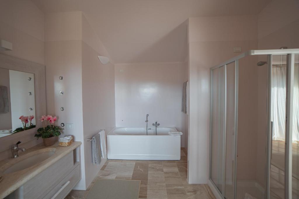Koupelna v ubytování Hotel Borgo Smeraldo