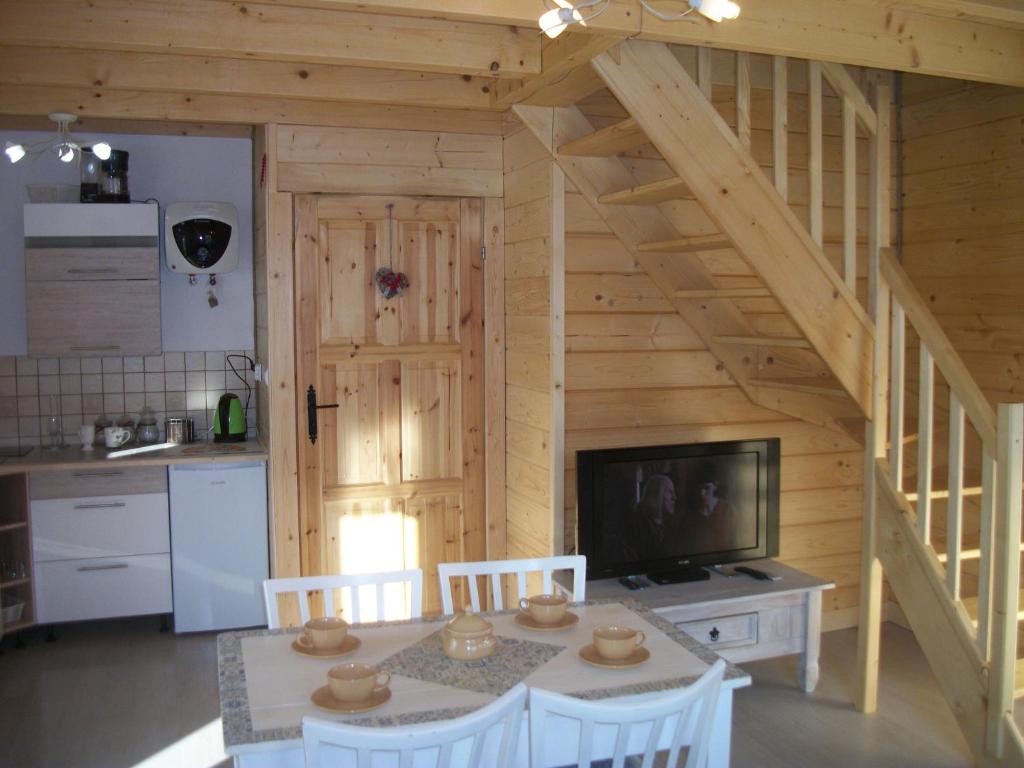 Kuchyňa alebo kuchynka v ubytovaní Domek Stokrotka