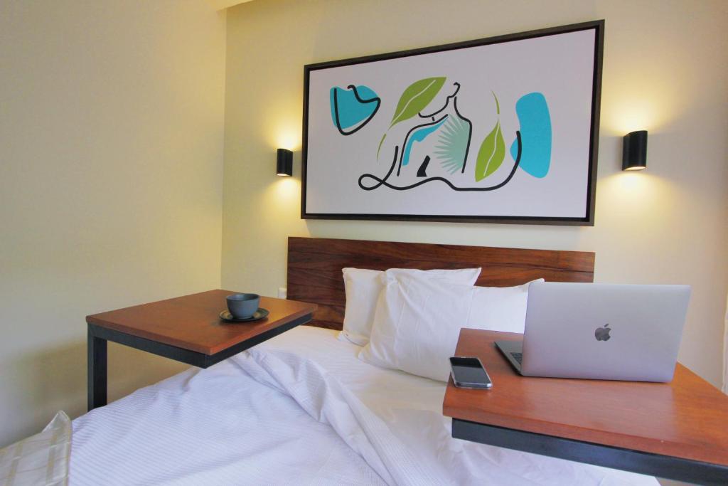 Postel nebo postele na pokoji v ubytování Joint Boutique Hotel