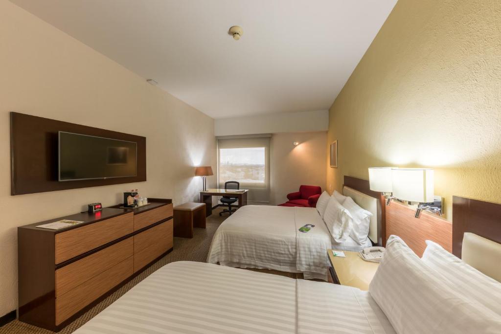 Postel nebo postele na pokoji v ubytování Holiday Inn Guadalajara Select by IHG