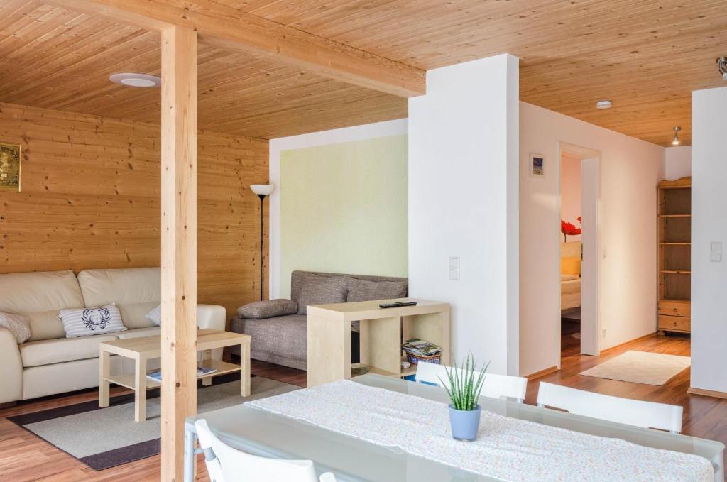 a living room with a table and a couch at Ferienwohnung Untergeschoss in Überlingen