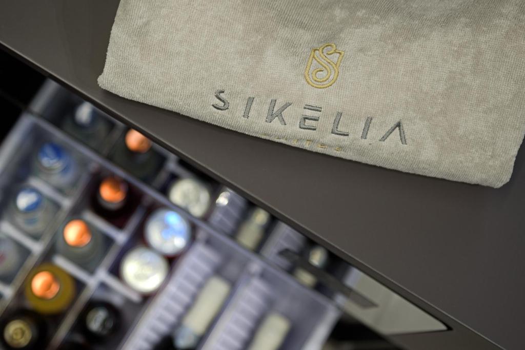 Certifikát, hodnocení, plakát nebo jiný dokument vystavený v ubytování Sikelia Suites