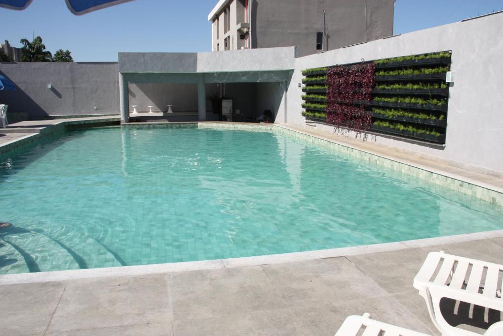 Bazén v ubytování Hotel Foz do Iguaçu nebo v jeho okolí