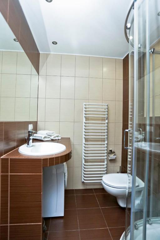 Kúpeľňa v ubytovaní ZakoApartament Brzozowa