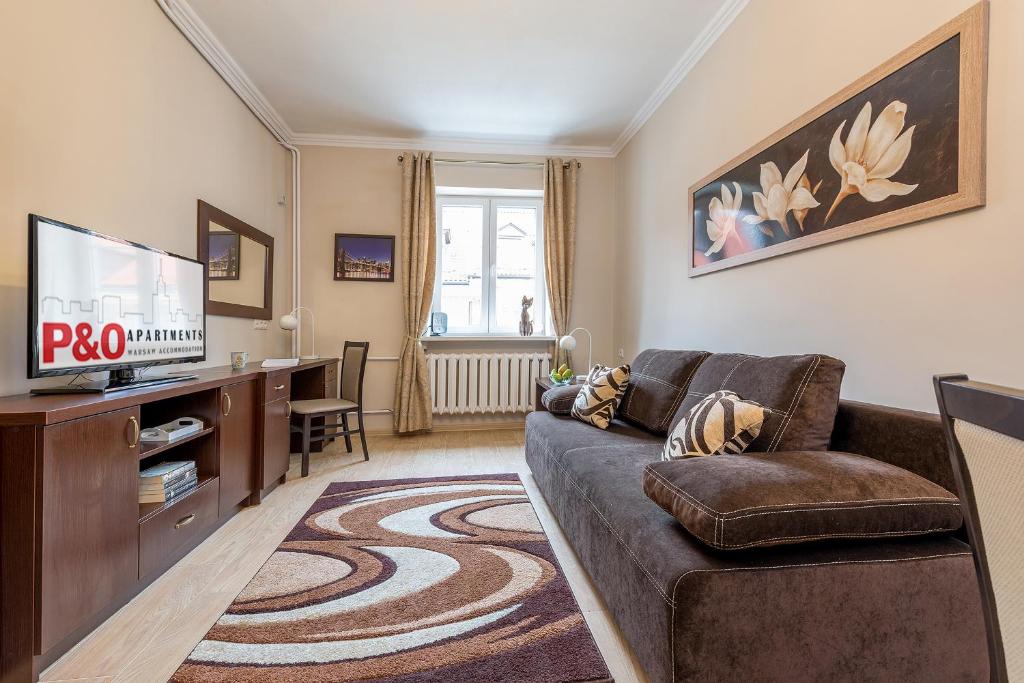 Televízia a/alebo spoločenská miestnosť v ubytovaní Freta 48 Studio P&O Serviced Apartments