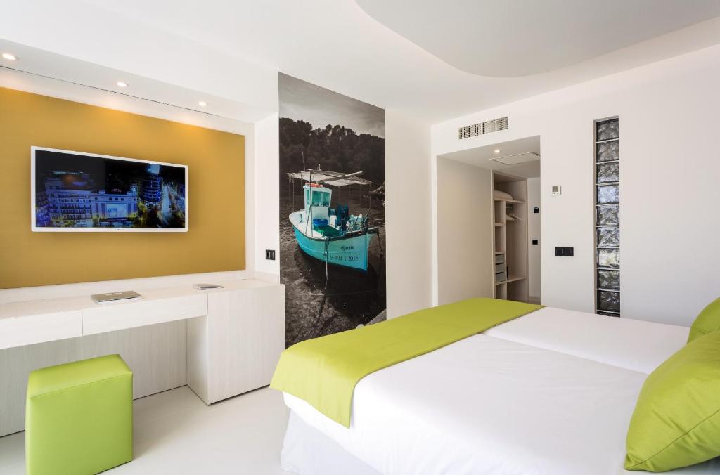 The Ibiza Twiins - 4* Sup, Playa den Bossa – Bijgewerkte ...