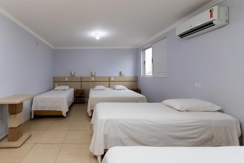 Postel nebo postele na pokoji v ubytování Hotel Baviera Iguassu