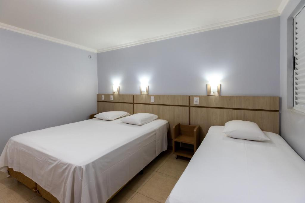 Postel nebo postele na pokoji v ubytování Hotel Baviera Iguassu