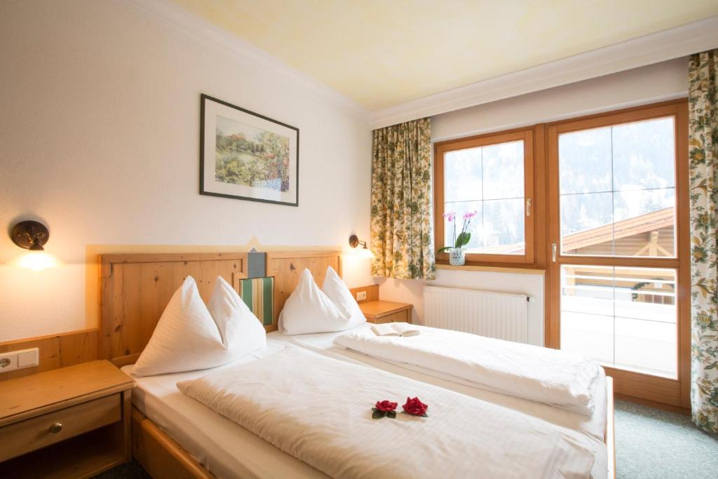 Posteľ alebo postele v izbe v ubytovaní Fliana Arlberg Studios & Aprtments
