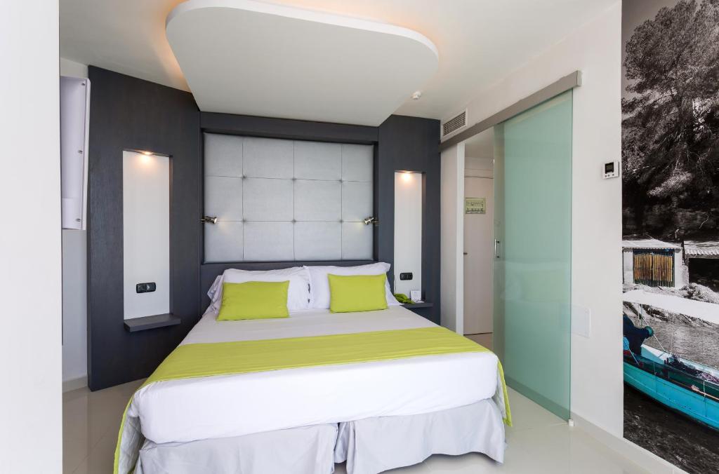The Ibiza Twiins - 4* Sup, Playa den Bossa – Bijgewerkte ...