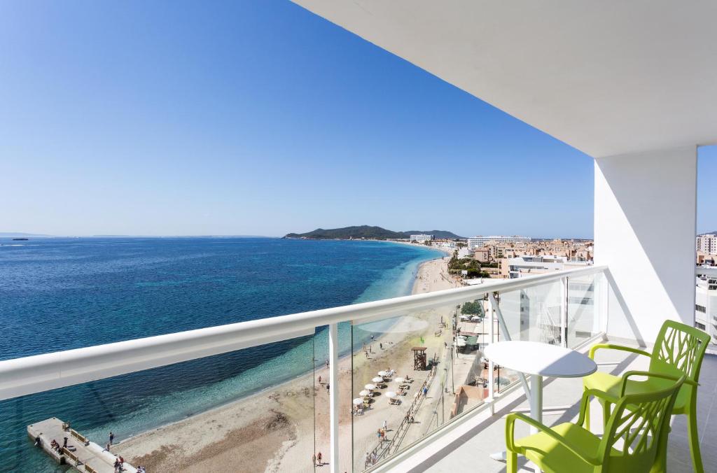 The Ibiza Twiins - 4* Sup, Platja den Bossa – Aktualisierte ...