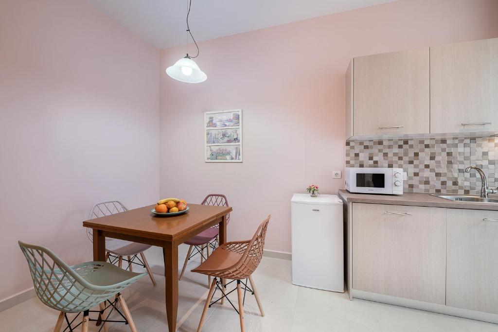 Kuchyň nebo kuchyňský kout v ubytování M City Apartments 100m from the beach