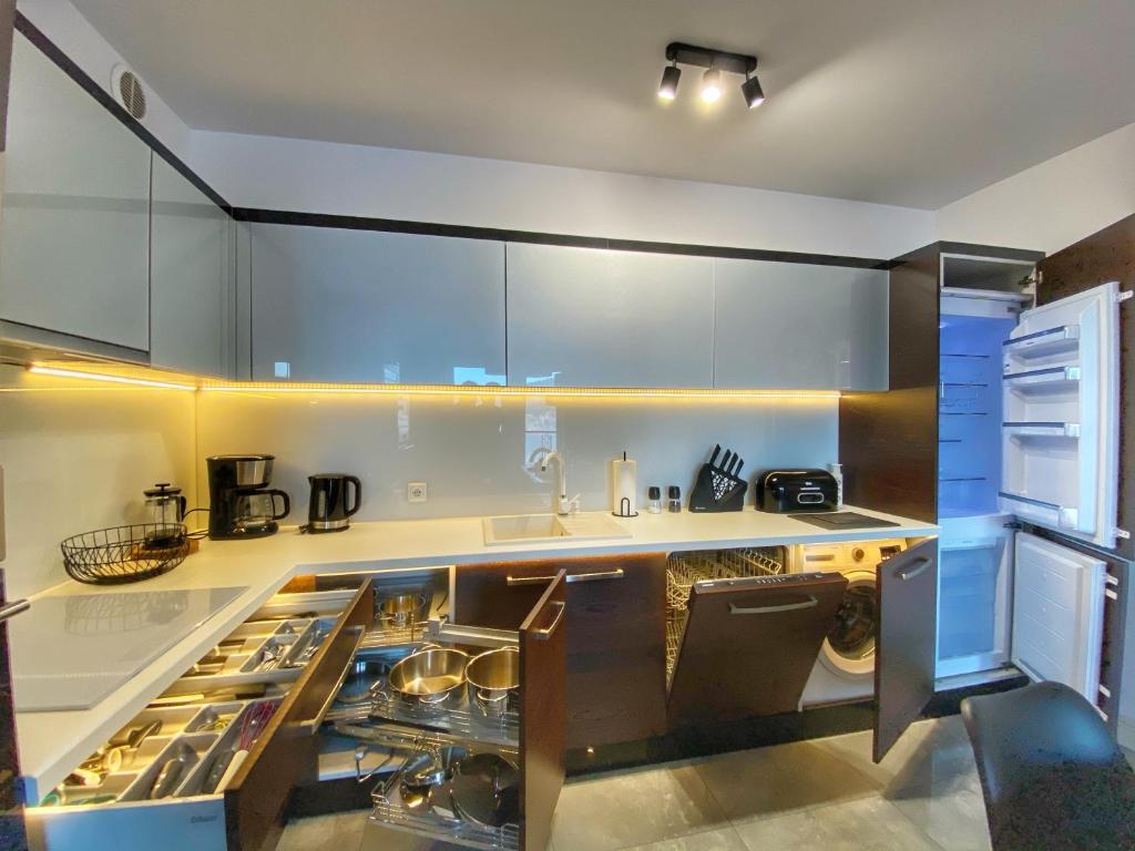 Kuchyň nebo kuchyňský kout v ubytování Apartamenty Szóstka Wisła Kamienna