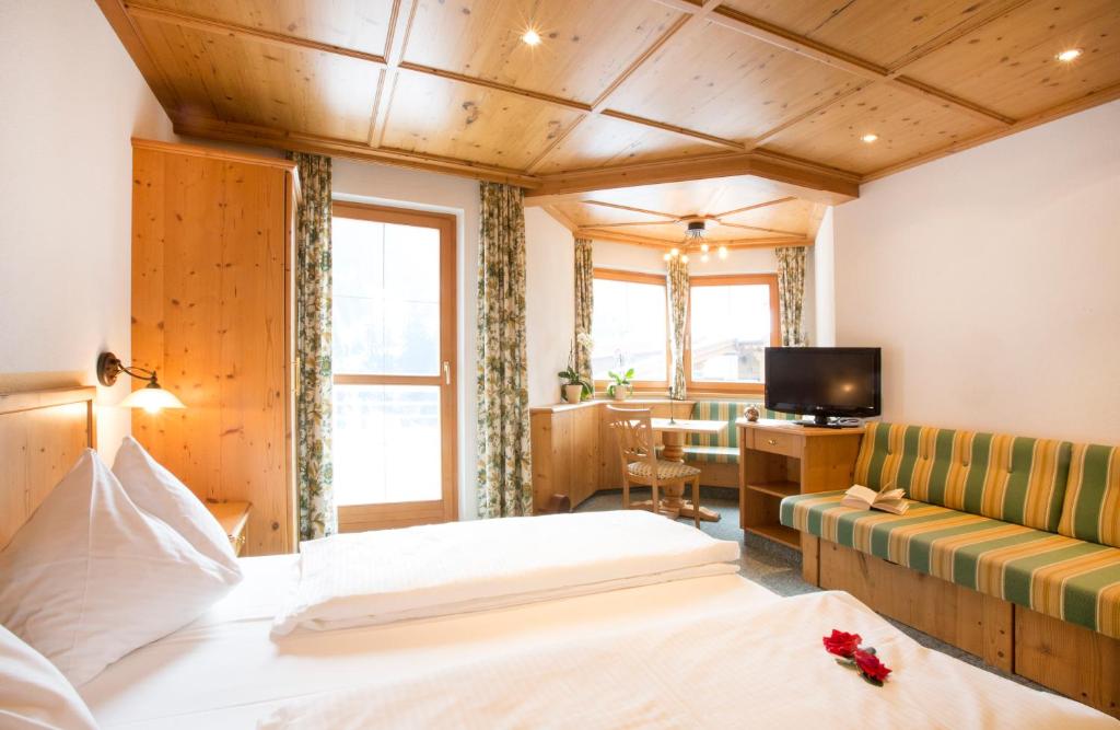 Posteľ alebo postele v izbe v ubytovaní Fliana Arlberg Studios & Aprtments
