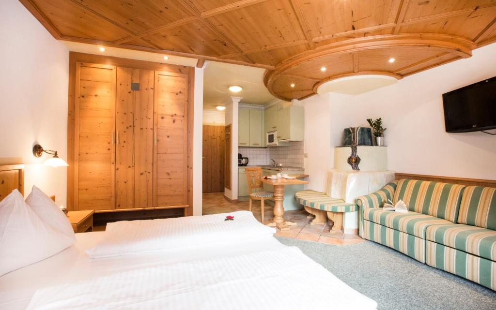 Posteľ alebo postele v izbe v ubytovaní Fliana Arlberg Studios & Aprtments