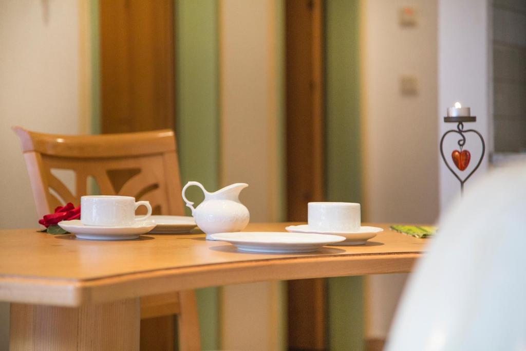Príslušenstvo na prípravu kávy alebo čaju v ubytovaní Fliana Arlberg Studios & Aprtments