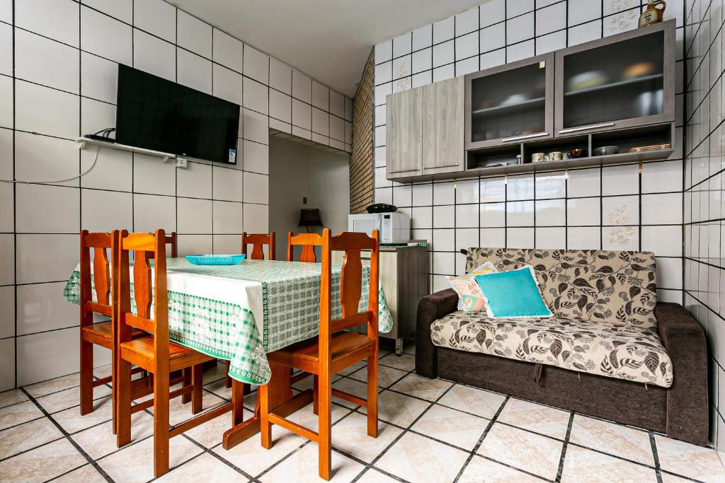  Casa com 3 suítes no centrinho da Lagoa MISA322
